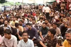 UKSSSC Paper Leak: सीबीआई जांच की मांग को लेकर युवाओं का प्रदर्शन जारी, कांग्रेस का भी मिला साथ