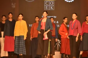 UP International Trade Show 2025: यूपीआईटीएस में आत्मनिर्भरता और सतत जीवनशैली का प्रतीक बनकर उभरी खादी 