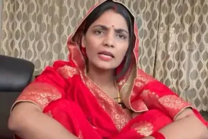 नेहा सिंह राठौर को झटका:  'अपमानजनक' टिप्पणी मामले में हाईकोर्ट से नहीं मिली राहत