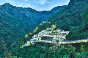 22वें दिन स्थगित रही वैष्णो देवी यात्रा: नवरात्री में यात्रा को शुरू करने पर बैठक जारी, भूस्खलन से अबतक हो चुकी है कई मौत  