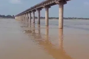 हाई अलर्ट पर पश्चिमी उत्तर प्रदेश के कई जिले ...यमुना नदी में बढ़ते जलस्तर को देखते हुए प्रशासन का बड़ा फैसला 