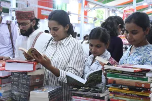 गोमती पुस्तक महोत्सव गूंजा भक्ति संगीत... AI पर विस्तृत चर्चा, नई सदी की रचनात्मकता विषय पर की गई बात 