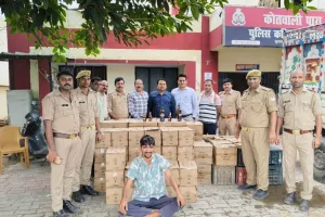 लखनऊ-आगरा एक्सप्रेस-वे पर चेकिंग में ट्रैफिक पुलिस ने पकड़ी शराब की बड़ी खेप, 100 पेटी बरामद, 1 आरोपी गिरफ्तार