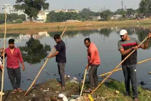 लखनऊ में छठ पूजा की तैयारी, बंधुवा तालाब का सफाई कार्य कराया गया शुरू 