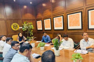 'शहर में कहीं भी खुले में न हो कूड़ा Dump', मंडलायुक्त ने बैठक में दिए निर्देश, सुबह तक हो जाए सड़कों की सफाई