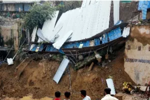 सहारनपुर में जर्जर मकान की छत गिरने से व्यक्ति की मौत: सोते वक्त हुआ हादसा, पत्नी और 3 बच्चे बच गए 