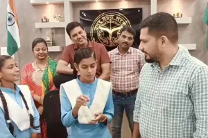 Mission Shakti 5.0:  बाराबंकी की DM बनीं आंचल वर्मा, दो गंभीर शिकायतों का निस्तारण, कलेक्ट्रेट परिसर का भ्रमण कर अधिकारियों के साथ की बैठक 