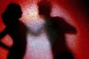 बलरामपुर में प्रेमी संग मिलकर पत्नी ने उतारा पति को मौत के घाट, मासूम बच्चों ने दादा को सुनाई खौफनाक दास्तां