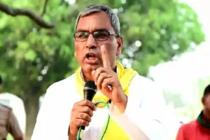 बलिया में ABVP कार्यकर्ताओं का प्रदर्शन, मंत्री ओम प्रकाश राजभर के आवास और दफ्तर का गहराव कर फूंका पुतला  