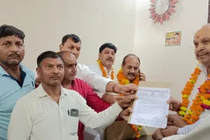 मानदेय वृद्धि व ,कैशलेस इलाज के तोहफे पर शिक्षामित्रों ने सरकार का जताया आभार...प्रभारी मंत्री को ज्ञापन सौंपकर सीेएम को दिया धन्यवाद