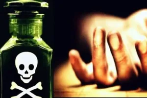 पीलीभीत में आपसी विवाद के चलते दंपति ने खाया जहर, पत्नी की हुई मौत, पति का अस्पताल में इलाज जारी 