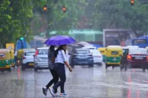 प्रयागराज में तेज हवा के साथ हुई झमाझम बारिश, उमस भरी गर्मी से मिली राहत 