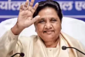 बहन जी से हाथ जोड़कर...आकाश आनंद के ससुर ने मानी गलती, बसपा प्रमुख मायावती से सोशल मीडिया पर मांगी माफी  