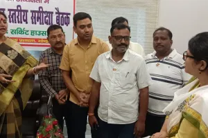 जिला अस्पताल निरीक्षण के दौरान खामियां देख भड़की महिला आयोग अध्यक्ष, CMO को लगाई फटकार 