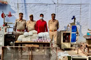 बलरामपुर में नकली पान मसाला-तंबाकू फैक्ट्री का भंडाफोड़, पुलिस ने जब्त किया भारी मात्रा में सामान 