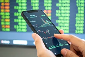 Share Market Open : शेयर बाजार में कमजोर रुख के चलते कारोबार में गिरावट, निचले स्तर पर आये सेंसेक्स-निफ्टी 