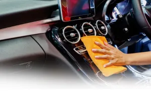 कार को भीतर से इस तरह करें साफ 