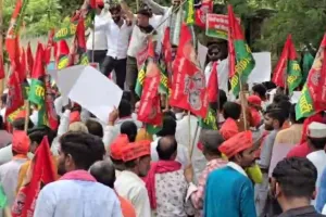 जालौन में सपा का प्रदर्शन, बिजली दरों में बढ़ोत्तरी और स्मार्ट मीटर की गड़बड़ियों के चलते जमकर किया विरोध  