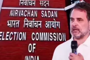 बेबुनियाद है दावे...राहुल गांधी के आरोपों पर आया चुनाव आयोग का जवाब, भाजपा ने बताया वोट चोरी का बादशाह 