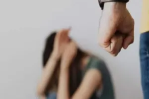 बेहोश कर पत्नी संग जबरन बनाए अप्राकृतिक संबंध..विरोध करने पर जान से मरने की धमकी, आरोपी के खिलाफ  मुकदमा दर्ज