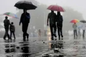 नेपाल के पहाड़ों पर हो रही बारिश का पूर्वी यूपी में असर.. नदियां का रौद्र रूप, बढ़ते जलस्तर की चपेट में आएंगे  सैकड़ों गांव 