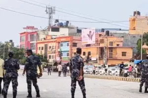 नेपाल में हिंसा के बीच सोनौली बॉर्डर पर हाई अलर्ट: मुस्तैद हुई UP पुलिस और SSB जवान, सुरक्षा के कड़े इंतजाम 