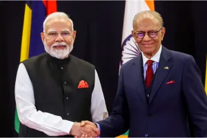 काशी पहुंचे PM मोदी, CM योगी और राज्यपाल ने किया स्वागत, मॉरीशस के प्रधानमंत्री से करेंगे द्विपक्षीय मुद्दों पर चर्चा 