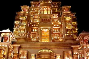 दुर्गा पंडालों में दिखेगा कैंची धाम..कोलकाता के कारीगरों की ओर से शहर में पंडाल बनना शुरू