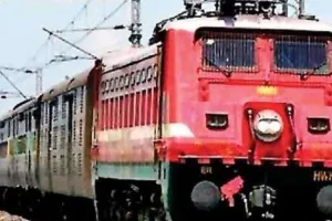 त्योहार के लिए सतर्क हुआ रेल प्रशासन... टिकटिंग व्यवस्था समेत भीड़ नियंत्रित करने पर होगा फोकस, चेकिंग अभियान जारी