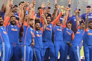 लखनऊ में भारत-पाकिस्तान क्रिकेट मुकाबले के बाद जश्न का माहौल, प्रमुख चौराहों पर उमड़ी भीड़