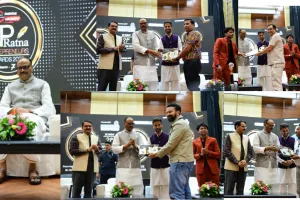 हैशटैग लखनऊ की ओर से उल्लेखनीय कार्य करने वालों को यूपी रत्न उद्यमी अवार्ड्स से किया गया सम्मानित