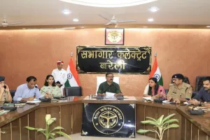 Bareilly :  ईद मिलादुन्नबी पर संवेदनशील इलाकों की निगरानी के डीएम ने दिए निर्देश