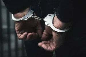  Deoria News: पुलिस ने मुठभेड़ में इनामी बदमाश को लगी गोली, गिरफ्तार