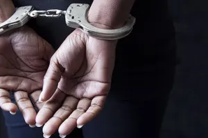 UP : गैंगरेप का फर्जी मुकदमा दर्ज कराकर मांगे पांच लाख मांगने वाली महिला गिरफ्तार