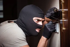 कानपुर : 45 मिनट में 50 लाख के कीमती मोबाइल चोरी 