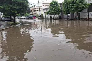 Bareilly : बारिश में तालाब बनीं स्मार्ट सिटी की सड़कें, गलियों से लेकर पॉश इलाके पानी-पानी