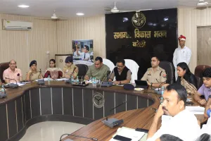 Bareilly : डीएम ने दिए निर्देश...संवेदनशील व अतिसंवेदनशील स्थानों पर विशेष सतर्कता बरतें