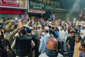 Shahjahanpur : धार्मिक पुस्तक पर टिप्पणी के बाद तनाव, बमुश्किल संभला शहर का माहौल