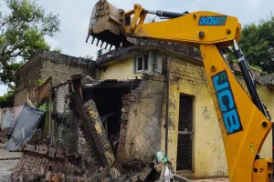 Sambhal: मंडी समिति में ध्वस्त किया 15 दुकानों का अतिक्रमण