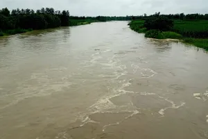 Bareilly : उफनाई नदियों ने शुरू की तबाही, किसानों की फसलें नदी में समाईं