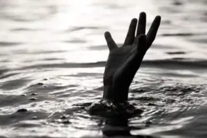 रामपुर : मिट्टी की ढाई गिरने से नदी में गिरी किशोरी, लापता