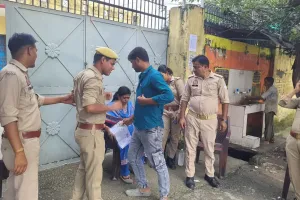 Rampur : सख्त पहरे के बीच जिले के 15 केंद्रों पर पीईटी परीक्षा जारी