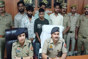 UP: लोन के बहाने अश्लील फोटो से ब्लैकमेल कर रंगदारी वसूलने वाले 5 गिरफ्तार