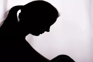 Bareilly : इंग्लैंड से लौटी इंजीनियर युवती पर कॉलोनी में हमला