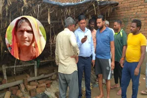 UP : बारिश का कहर...दीवार गिरने से मलबे में दबा बुजुर्ग दंपती, महिला की मौत