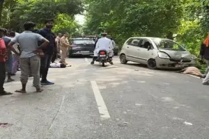 पीलीभीत में रफ्तार का कहर...कार की टक्कर से बाइक सवार मां-बेटे और पौत्र की मौत