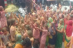 Moradabad : रिमझिम बारिश के बीच श्रद्धालुओं ने धूमधाम से निकाली विसर्जन यात्रा