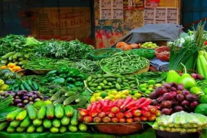 बारिश में आवक कम : गोभी, शिमला मिर्च भाव खा रही, धनिया का तड़का भी महंगा