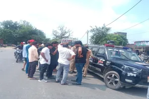  Rampur news : चलती बस से हाथ निकालना पड़ा भारी, महिला के साथ हो गई दर्दनाक अनहोनी 