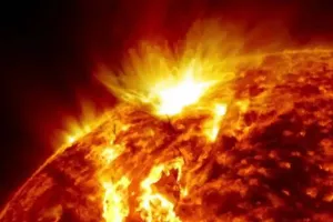 सूर्य की सतह पर फिर जबरदस्त विस्फोट, उठा तूफान